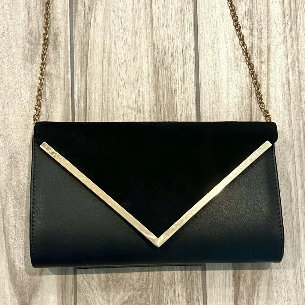 Aldo Crossbody Clutch Women OS Black Good Gold V Trim Envelope Chain Strap - Picture 3 of 10